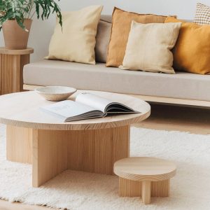 Round solid wood coffee table for the living room - Turqueta