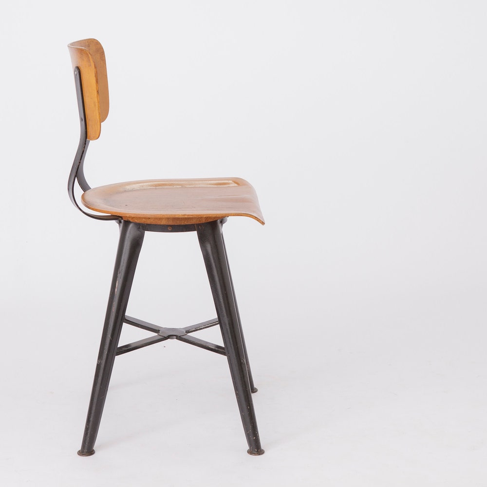 1 of 3 Vintage Industrial Chairs from the 1950s – Sturdy Beech & Metal Design, Timeless Factory Aesthetic - Image 3