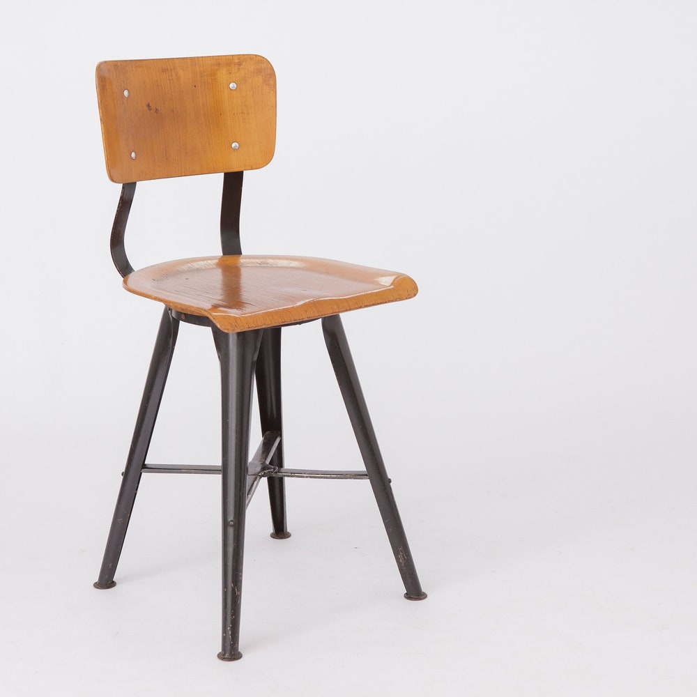 1 of 3 Vintage Industrial Chairs from the 1950s – Sturdy Beech & Metal Design, Timeless Factory Aesthetic - Image 2