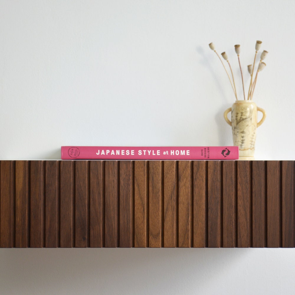 Minimalist fluted nightstand with walnut drawer - Image 4