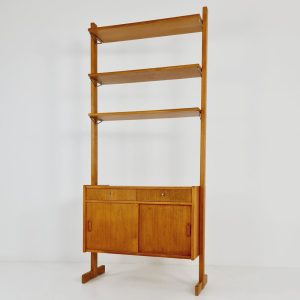 Danish freestanding Midcentury vintage bookshelf system / bookcase oak by Bengt Ruda, 1960s