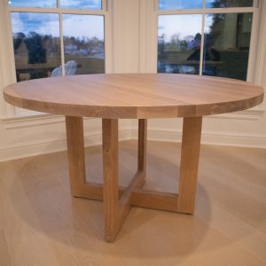Round Oak Dining Table, Round Wood Dining Table on Pedestal Base, Pedestal Dining Table Made of Oak Wood, Solid Wood Round Dining Table