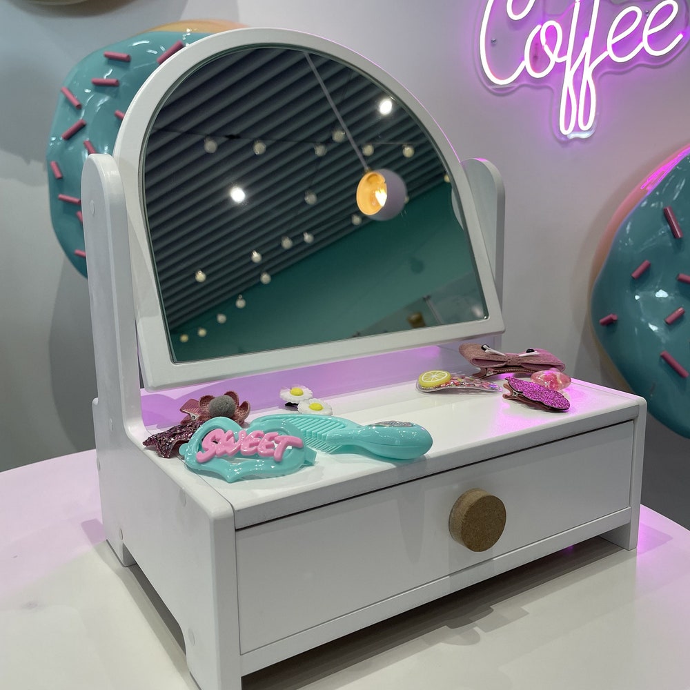 Children's Vanity Table with Mirror - Wooden Kids Makeup Desk, Cat or Bear-Shaped Mirror, Personalized Engraving, Perfect Gift for Girls - Image 7