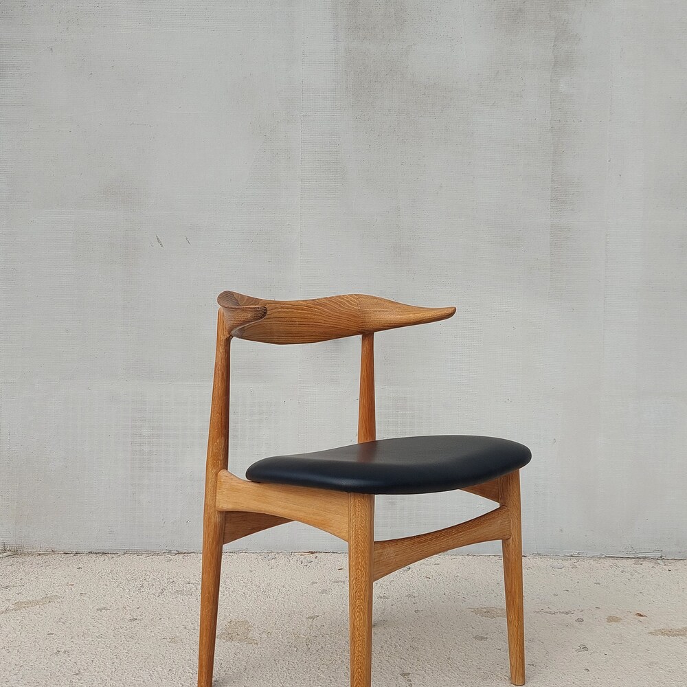 Cow Horn Chair / Cow Horn / Designer Chair / Danish Furniture Design / Danish / Solid Oak / Black Prescott Leather / Knud Færch / 1969's - Image 3