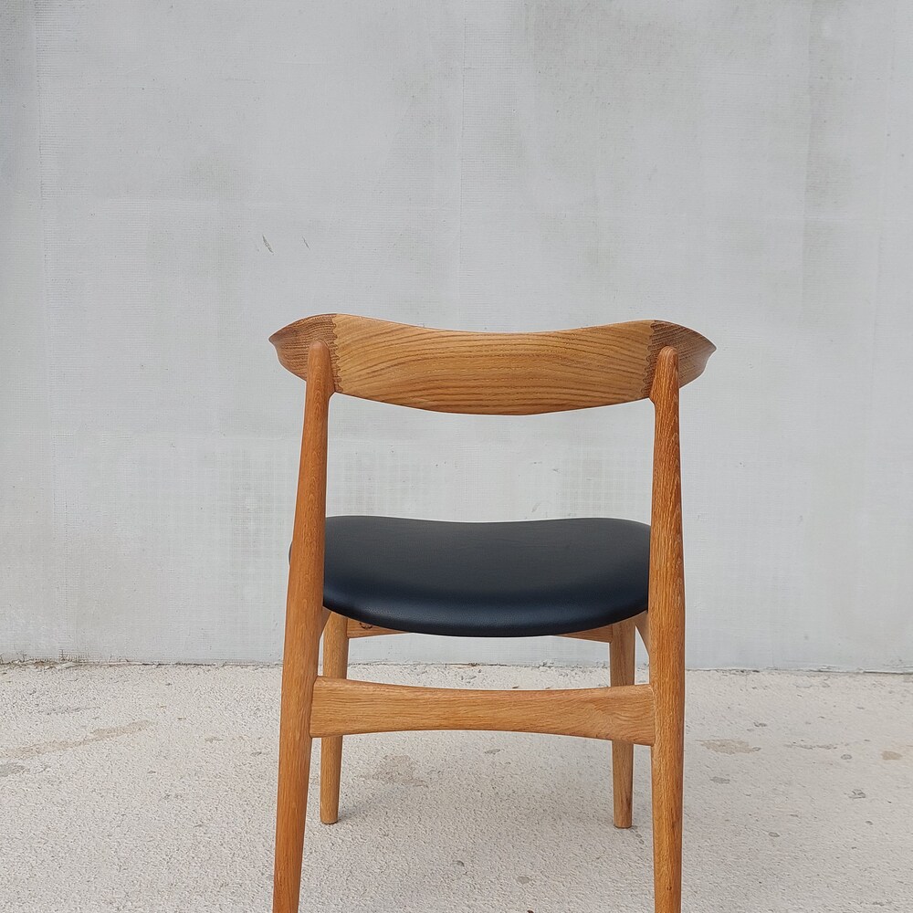 Cow Horn Chair / Cow Horn / Designer Chair / Danish Furniture Design / Danish / Solid Oak / Black Prescott Leather / Knud Færch / 1969's - Image 9