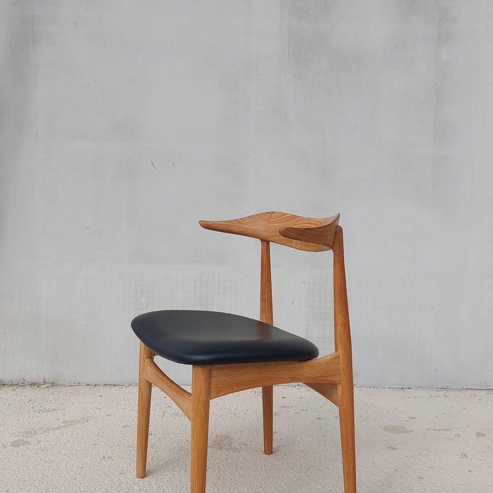 Cow Horn Chair / Cow Horn / Designer Chair / Danish Furniture Design / Danish / Solid Oak / Black Prescott Leather / Knud Færch / 1969's - Image 8