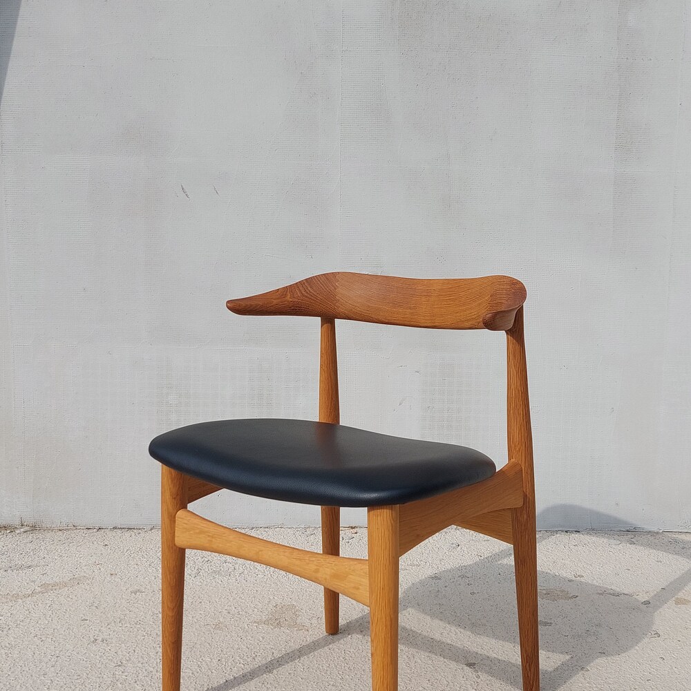 Cow Horn Chair / Cow Horn / Designer Chair / Danish Furniture Design / Danish / Solid Oak / Black Prescott Leather / Knud Færch / 1969's - Image 3