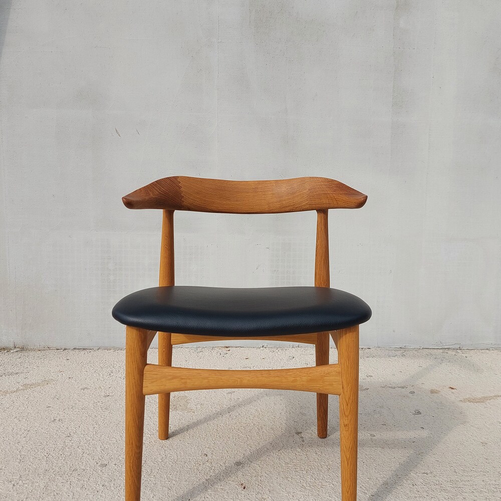 Cow Horn Chair / Cow Horn / Designer Chair / Danish Furniture Design / Danish / Solid Oak / Black Prescott Leather / Knud Færch / 1969's - Image 4