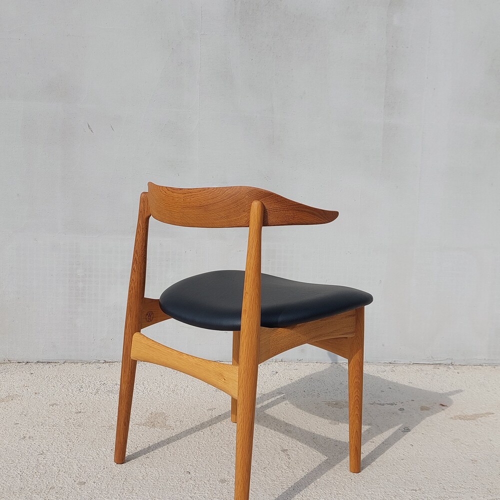 Cow Horn Chair / Cow Horn / Designer Chair / Danish Furniture Design / Danish / Solid Oak / Black Prescott Leather / Knud Færch / 1969's - Image 5