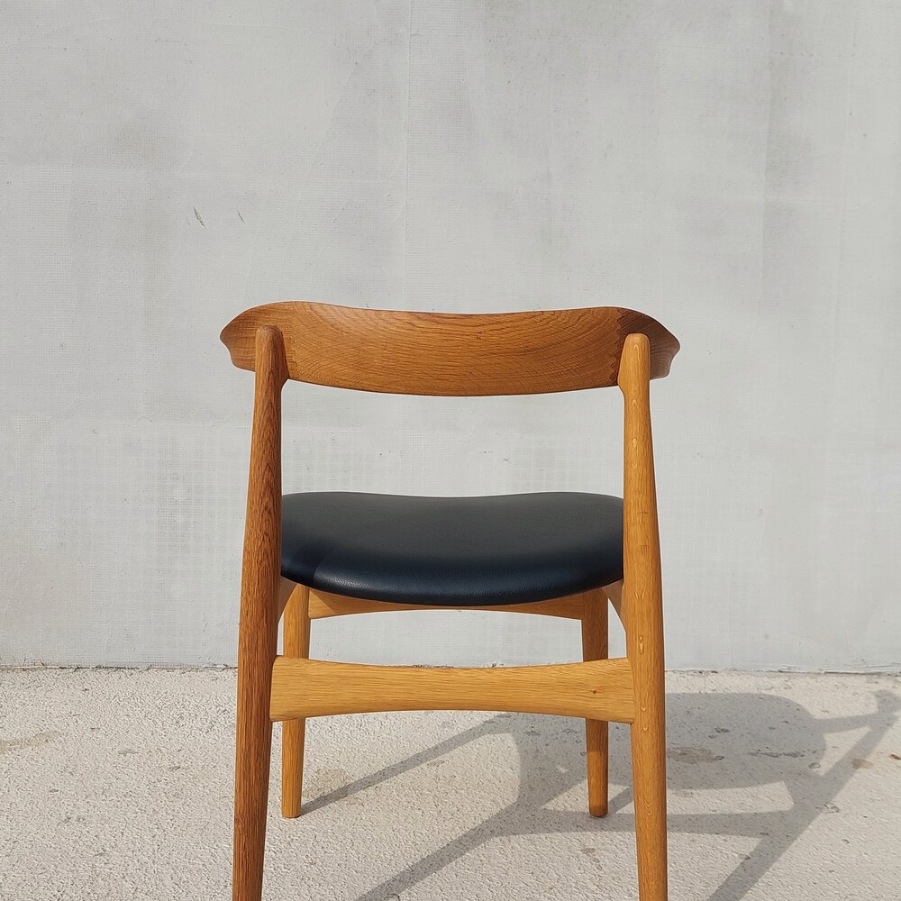 Cow Horn Chair / Cow Horn / Designer Chair / Danish Furniture Design / Danish / Solid Oak / Black Prescott Leather / Knud Færch / 1969's - Image 6