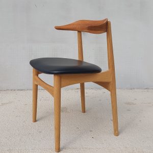 Cow Horn Chair / Cow Horn / Scandinavian Design / Danish Style / Solid Oak and Mahogany / Black Prescott  Leather / Knud Færch Style /1969's
