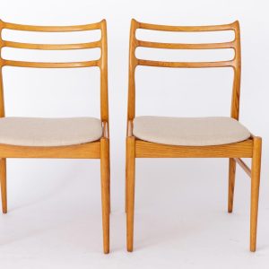 Charming Pair of Vintage Oak Dining Chairs, 1960s – Refurbished & Reupholstered Classic Design
