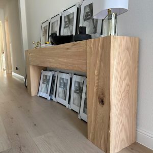 UBUD console in red oak wood