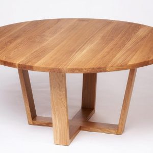 Round dinning table with tapered legs / Dinning table in scandinavian style