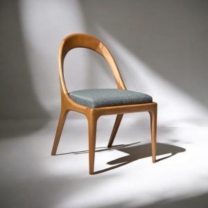 Wooden Dining Chair with Arms, Modern Walnut Kitchen Table Chair, Comfortable Living Room Seating, Stylish Mid-Century Dining Chairs