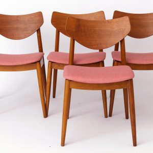 Set of 4 Wilhelm Benze Chairs – Vintage Oak & Teak Design with Vibrant Pink Upholstery, 1960s