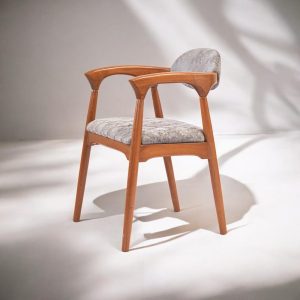 Wooden Dining Chair with Arms, Modern Walnut Kitchen Table Chairs, Living Room Seating, Stylish & Comfortable Dining Room Furniture