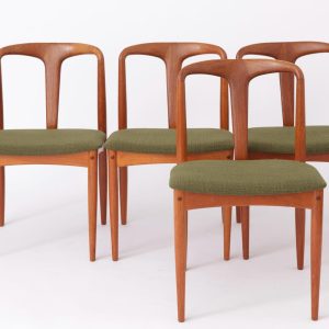 Set of 4 Johannes Andersen Juliane Chairs – Danish Teak Dining Chairs, 1960s | Vintage Mid-Century Modern by Uldum